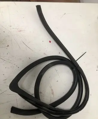 Toyota Avensis T250 Front door rubber seal