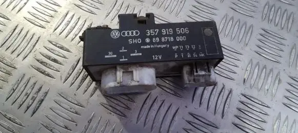 Volkswagen Golf III Coolant fan relay 357919506 898718000
