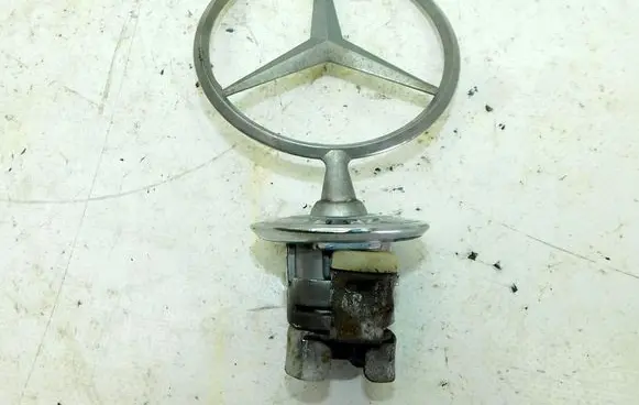 Mercedes-Benz E W210 Other badges/marks 190126