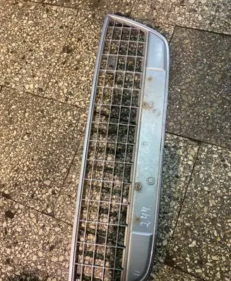 Ford Mondeo Mk III Front bumper upper radiator grill