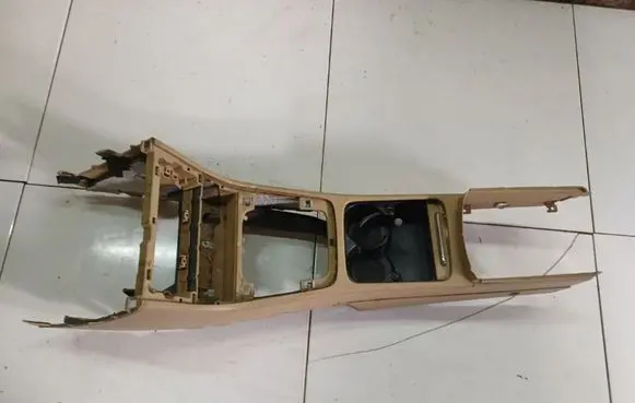 Volkswagen PASSAT B6 Center console 