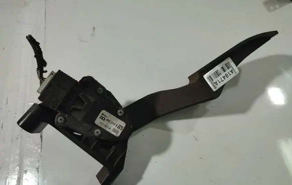 Opel Insignia A Accelerator throttle pedal GM9202341