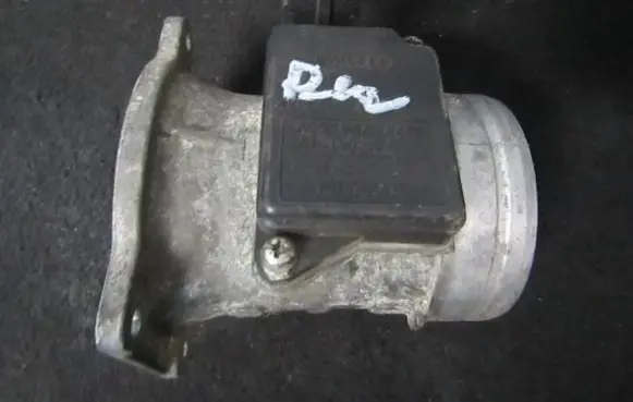 Audi A4 S4 B5 8D Mass air flow meter 037906461B AFH60-10A