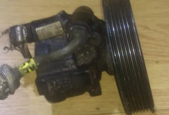 Opel Tigra A Power steering pump 90409232