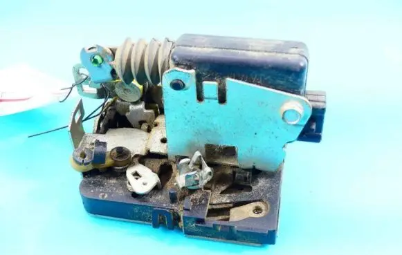 Iveco Daily 4th gen Front door lock IMPRK1079201