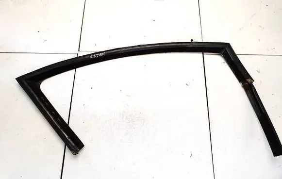 Seat Leon (1P) Rubber seal front coupe door