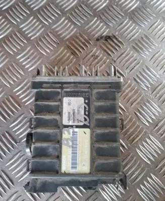 Volkswagen PASSAT B3 Engine control unit/module 0261200261 443907311B