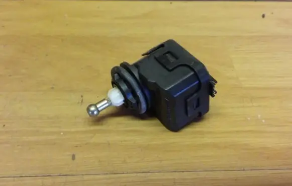Headlight level adjustment motor