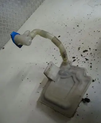 Volkswagen Scirocco Windshield washer fluid reservoir/tank
