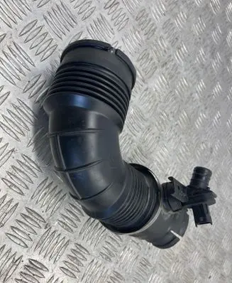 Opel Insignia A Turbo air intake inlet pipe/hose 55561787 32776396