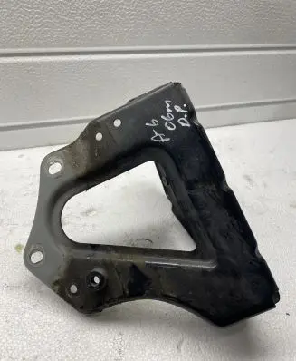 Audi A6 S6 C6 4F Fender mounting bracket 4F0821136A