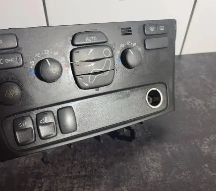 Volvo V70 Climate control unit 7923
