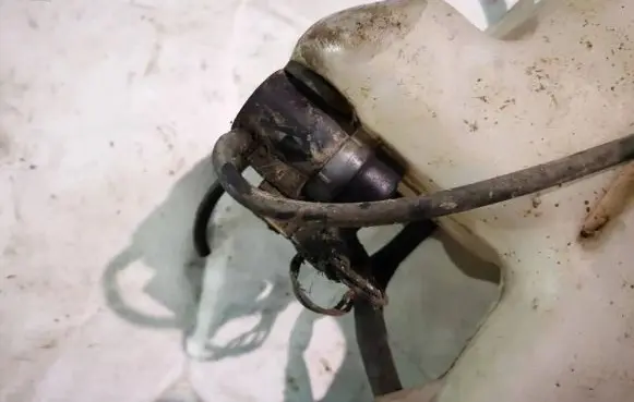 Honda HR-V Windscreen/windshield washer pump
