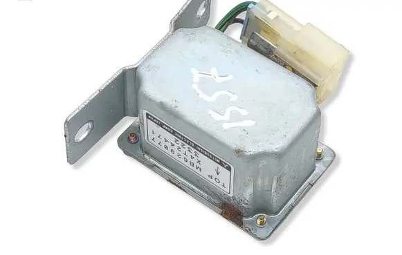 Mitsubishi 3000 GT Suspension control unit/module MB629077 3322 X4T24471