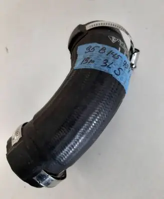 Porsche Macan (95B) Intercooler hose/pipe 05B145737B