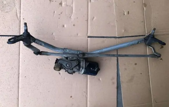 Renault Kangoo II Front wiper linkage and motor
