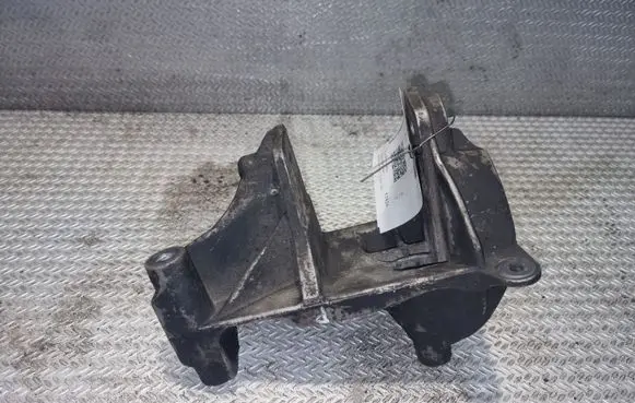 Volkswagen Transporter - Caravelle T5 Engine mounting bracket 070199343B