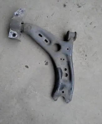 Volkswagen PASSAT B7 Front lower control arm/wishbone
