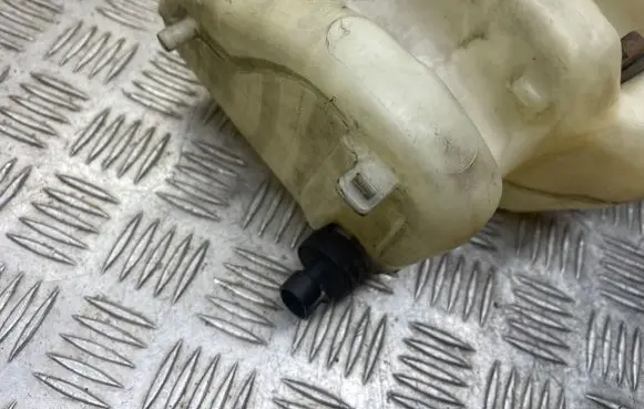Mercedes-Benz Vito Viano W638 Windshield washer fluid reservoir/tank 6388691120 6388691420 6388691220