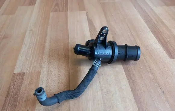 Mercedes-Benz B W245 Thermostat housing A6402000415 A6402000515 A6402032282