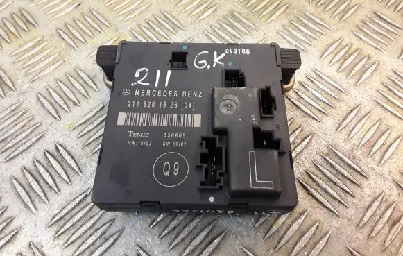 Mercedes-Benz E W211 Door control unit/module 2118201526 A2118201526