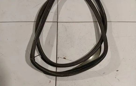 Peugeot 307 Rubber seal front coupe door 