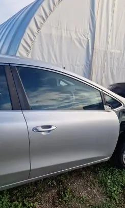 KIA Ceed Front door