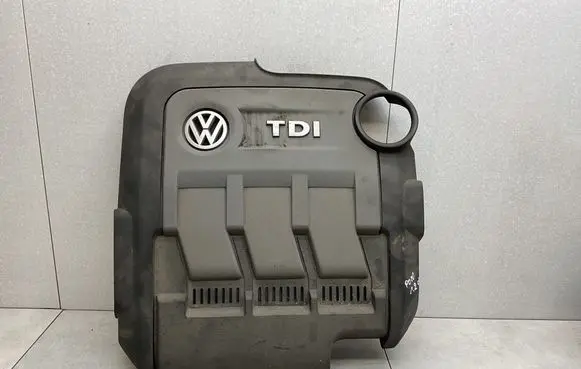 Volkswagen Polo V 6R Engine cover (trim) 03P103925