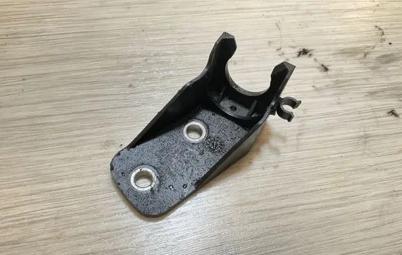 Volvo XC90 Gear shift cable bracket 31367477