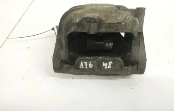 Skoda Octavia Mk2 (1Z) Engine mount bracket 1K0199262