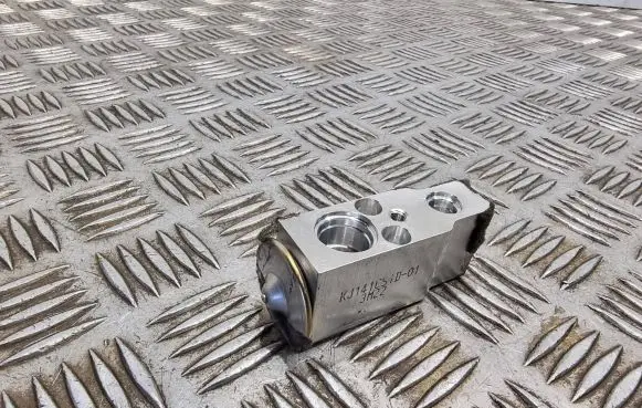 Air conditioning (A/C) expansion valve