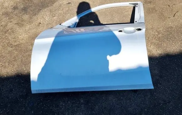 BMW X1 E84 Front door sidabrines