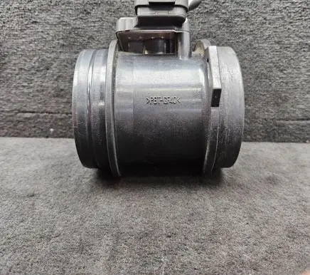 Audi A6 S6 C5 4B Mass air flow meter 06C133471A 06C133471AX