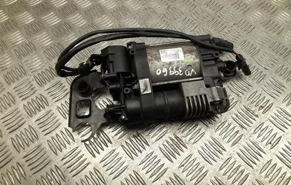 Volkswagen Touareg II Air suspension compressor/pump 7P0616006H