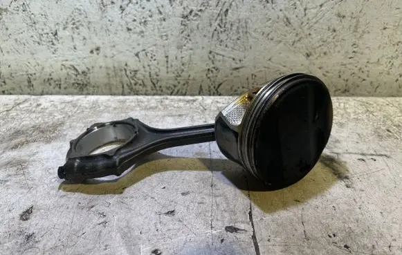 Jeep Grand Cherokee WL Piston with connecting rod