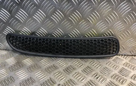 Mini One - Cooper R50 - 53 Front bumper upper radiator grill 7122506
