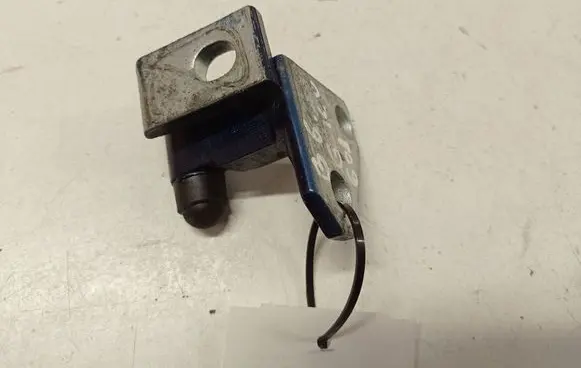 Volkswagen PASSAT B6 Rear door upper hinge
