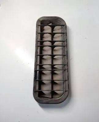 Volkswagen Transporter - Caravelle T5 Quarter panel pressure vent 7H0819181