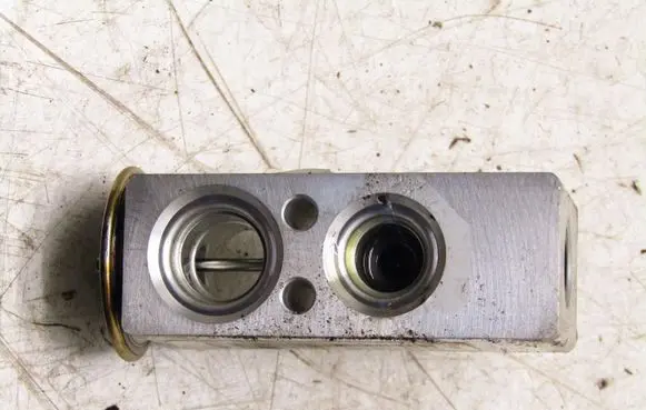 Opel Grandland X Air conditioning (A/C) expansion valve 5P1350000