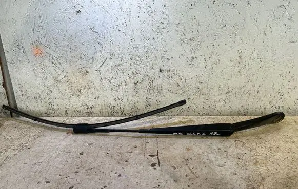 Mercedes-Benz GLA W156 Front wiper blade arm A1768203400