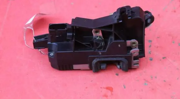 Opel Signum Front door lock 24447340