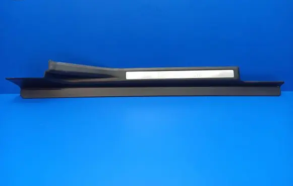Mercedes-Benz C W203 Side skirt front trim A2036800835