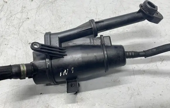 Opel Insignia A Oil breather separator 55575980