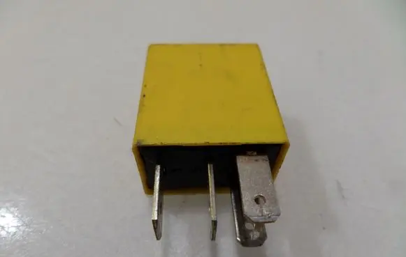 Opel Zafira A Other relay 24433728 2000761632 29200076