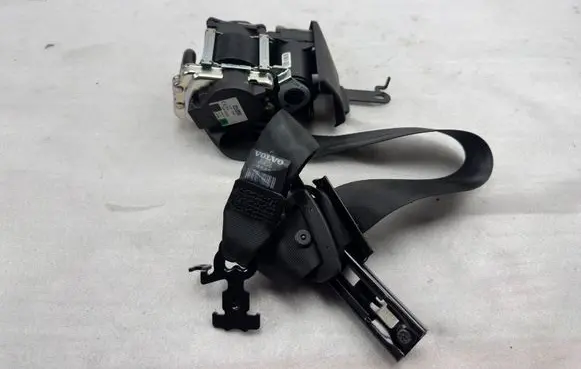 Volvo XC90 Front seatbelt 32131153 P32131153