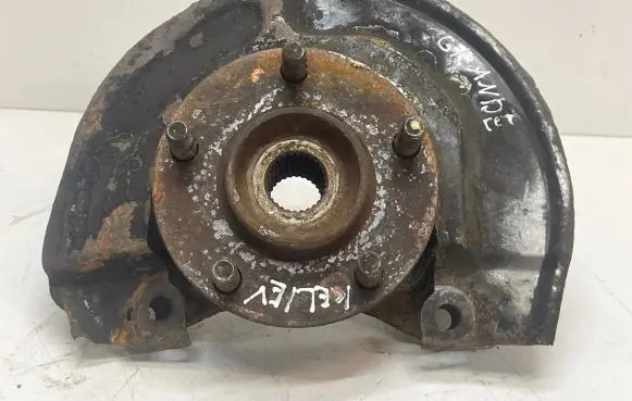 Mitsubishi Grandis Front wheel hub