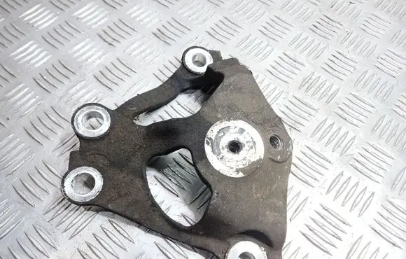 Honda Civic Engine mounting bracket