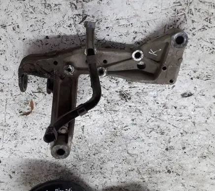 Volkswagen Jetta V Engine mounting bracket 1K01990295