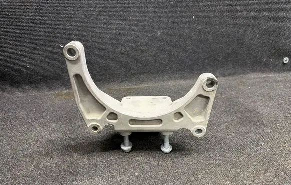 Jeep Grand Cherokee WL Gearbox mounting bracket 68375838 68375838AA SC123150