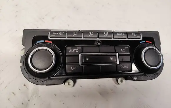 Volkswagen Golf VI Climate control unit 5K0907044DT